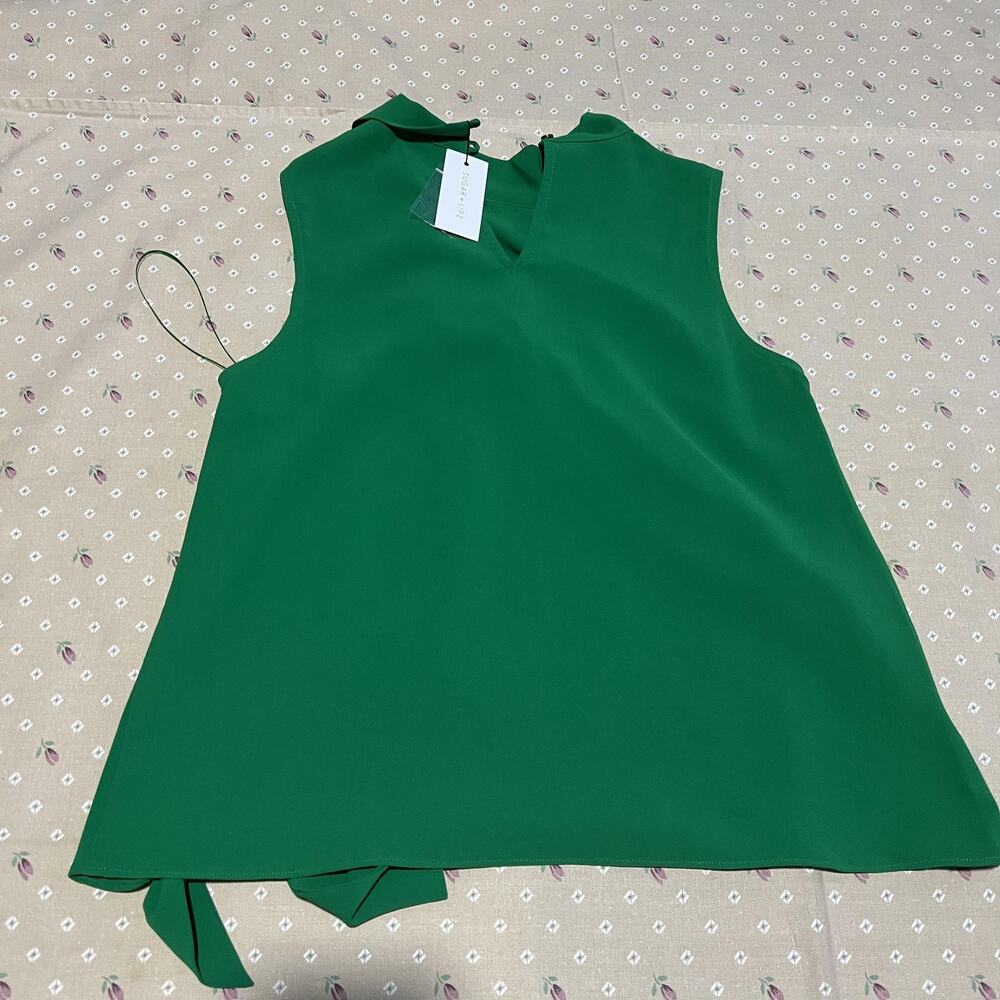 Sugar + Lips Blouse Womens Small Green Sleeveless Ruffle Front Neck Tie V Neck